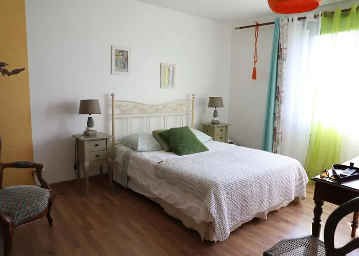 L'escale Aux Framboises Couette-café 3*